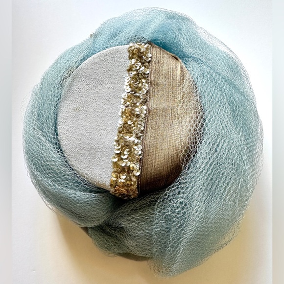 Vintage 1940s Light Blue pillbox hat netting Mesh Gold Sequin Women Formal - Picture 2 of 4